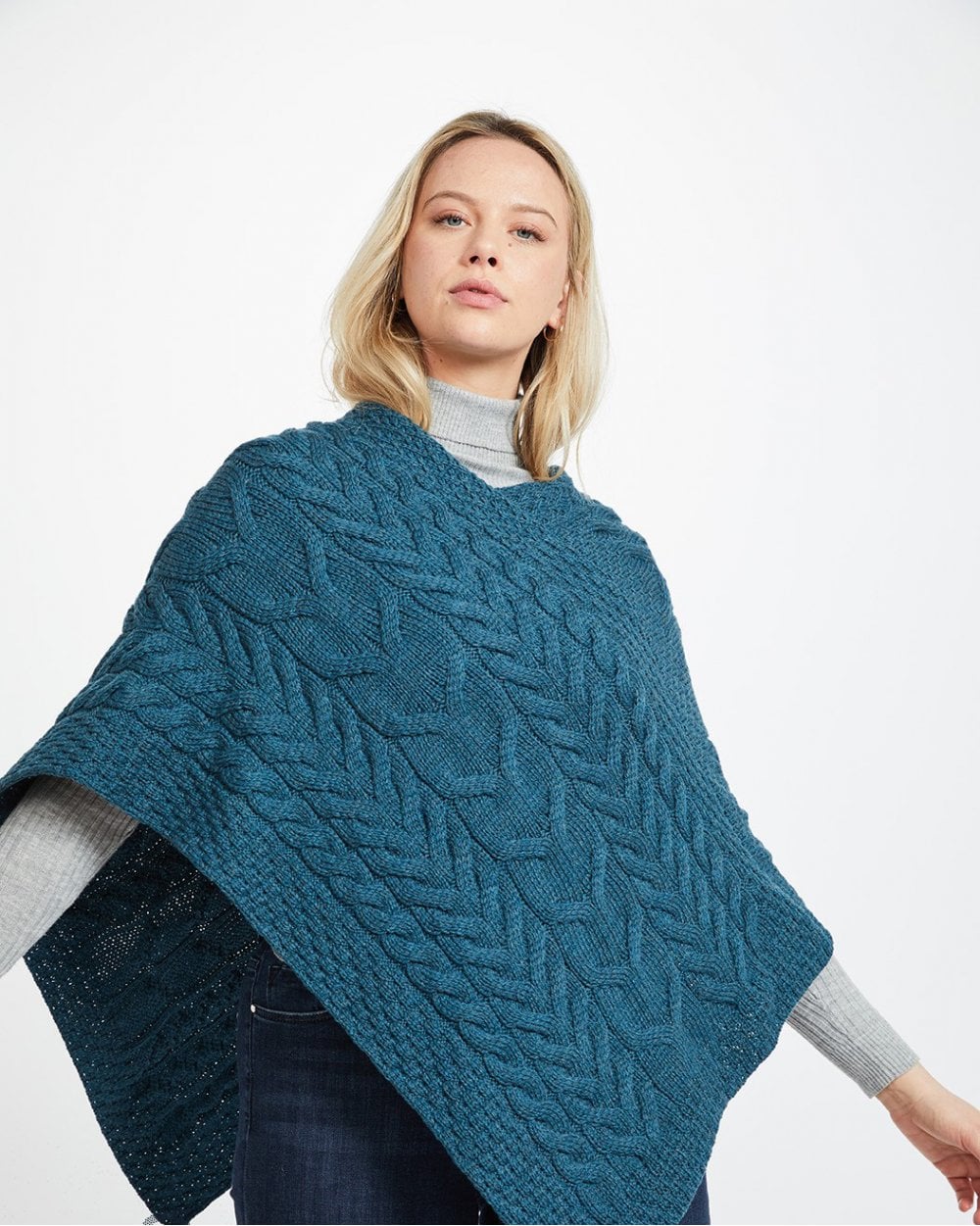 Aasleagh Falls Ladies Aran Poncho - Image 14