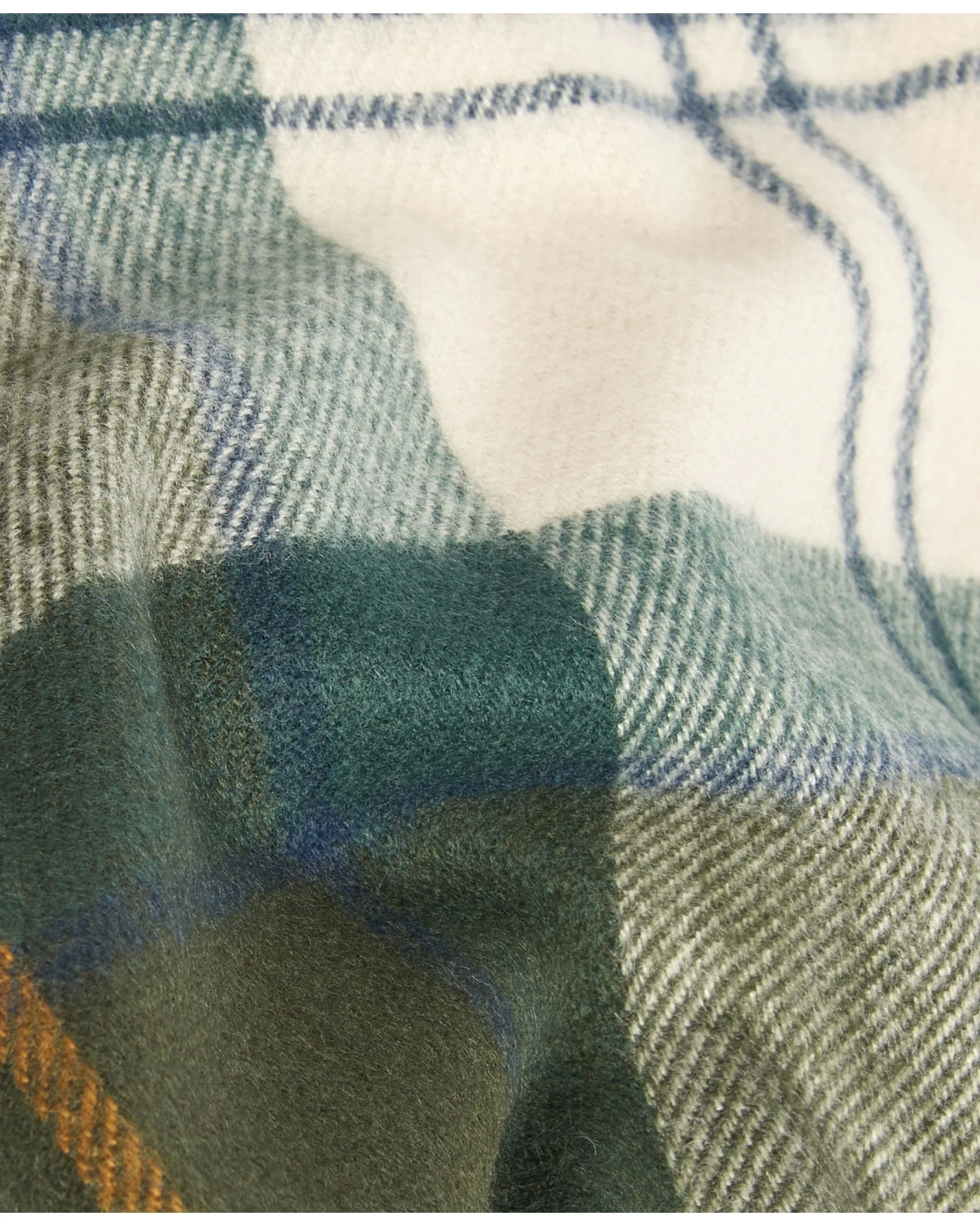 Hailes Tartan Wrap - Image 7