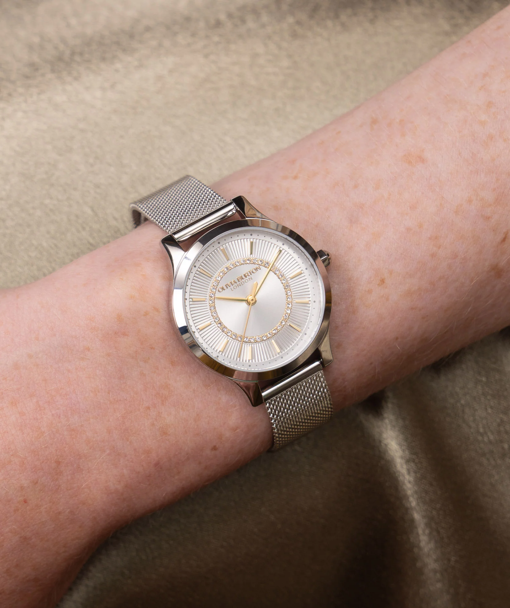 Classic 30mm Wonderlust White & Silver Mesh Watch - Image 5